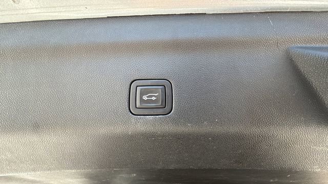 Used 2024 Chevrolet Suburban LT RWD image 39