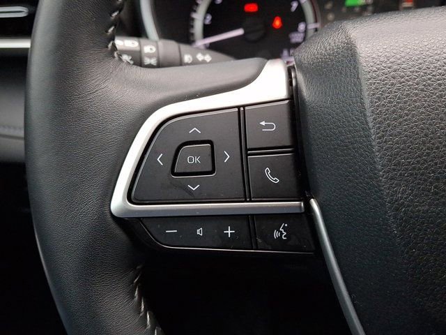 Used 2023 Toyota Highlander XLE FWD image 27