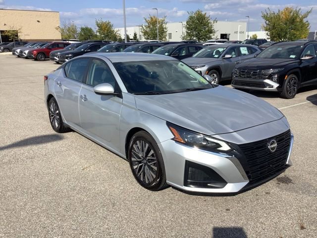 Used 2023 Nissan Altima 2.5 SV image 3