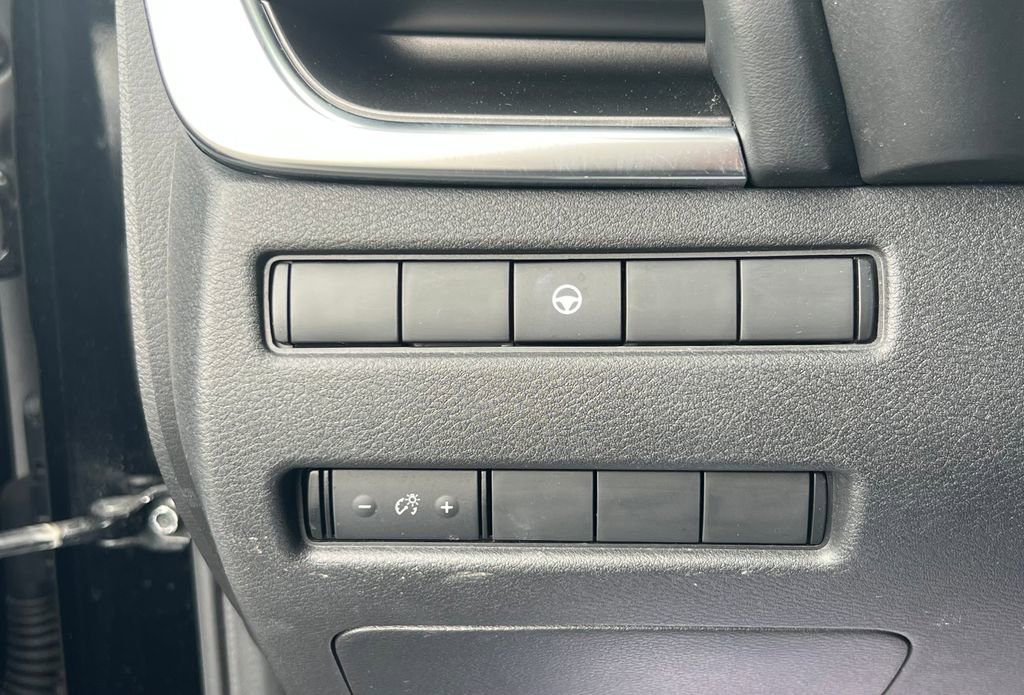 Used 2023 Nissan Rogue SV AWD/4WD image 19