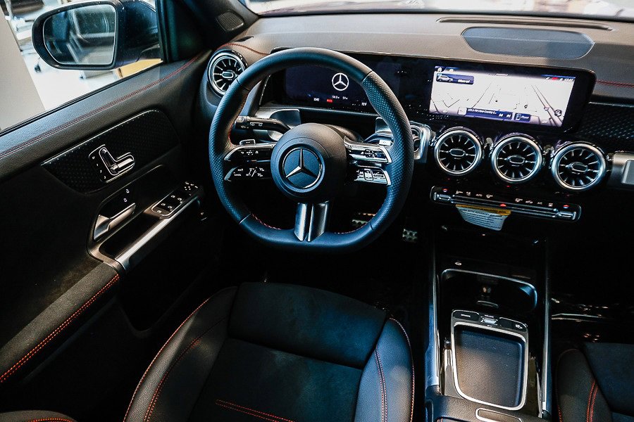 Used 2024 Mercedes-Benz EQB 300 4MATIC image 14