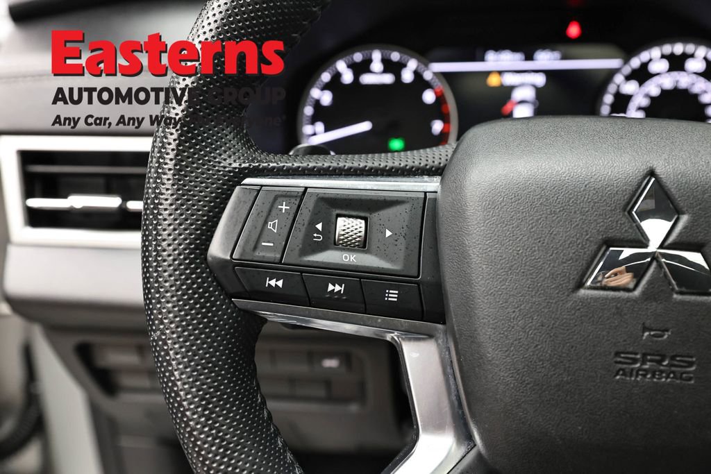 Used 2022 Mitsubishi Outlander SE image 15