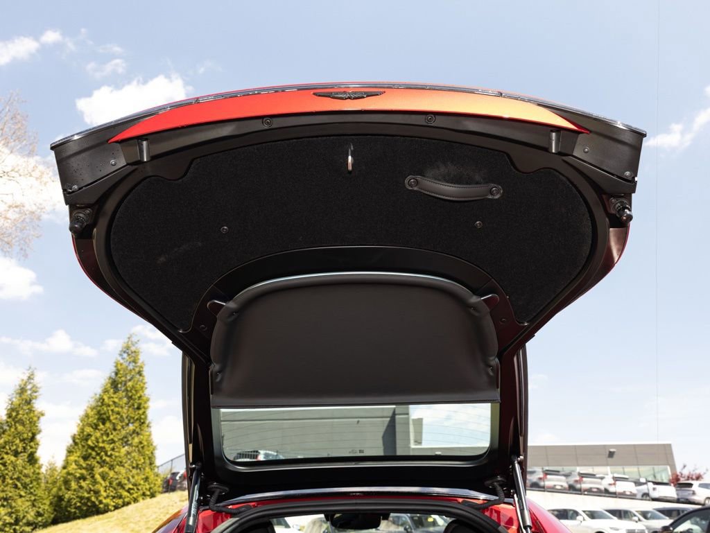 Used 2025 Aston Martin V8 Vantage Coupe image 42