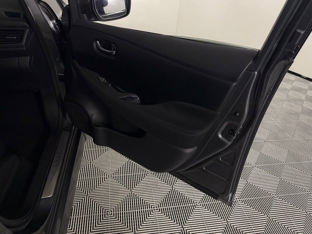 Used 2025 Nissan Leaf SV Plus image 32