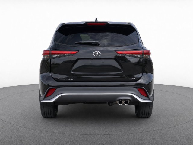 Used 2023 Toyota Highlander XSE FWD image 7