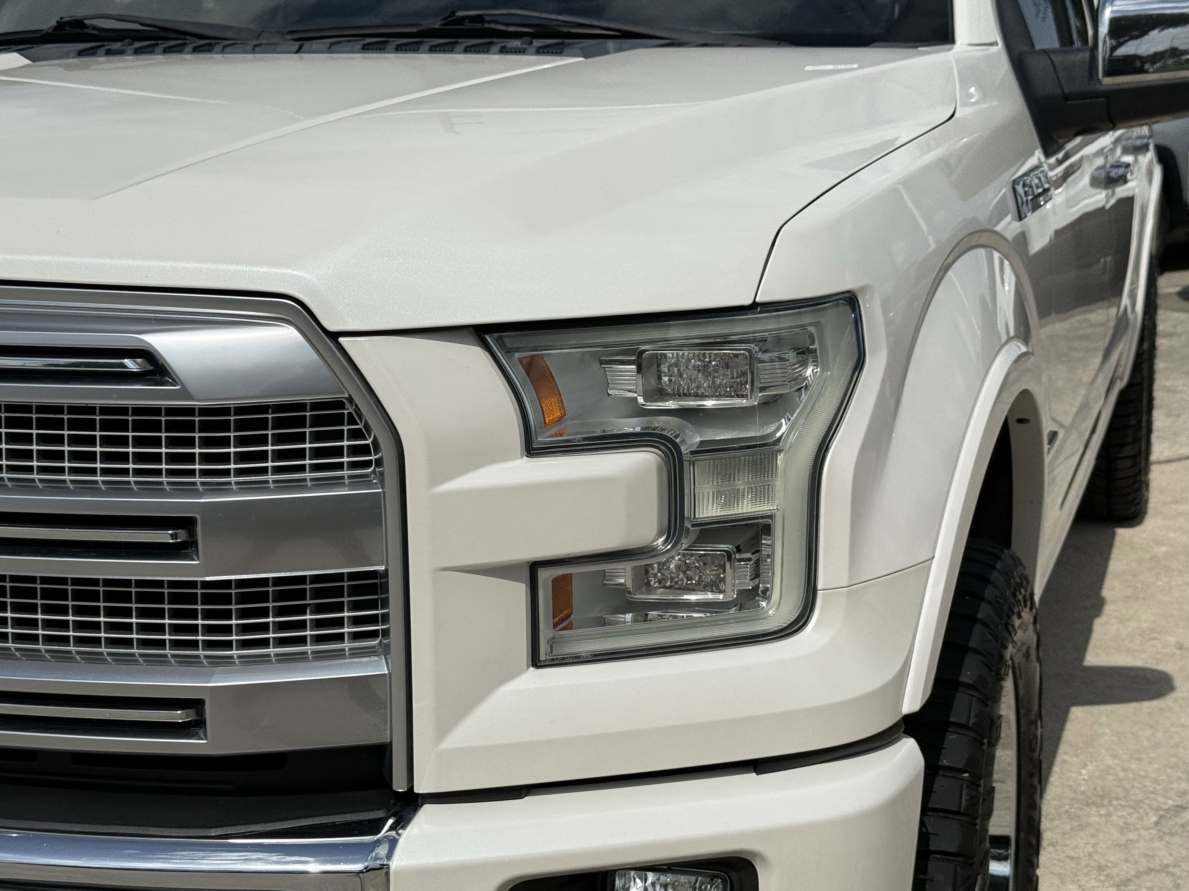 Used 2017 Ford F150 Platinum w/ Equipment Group 701A Luxury image 11