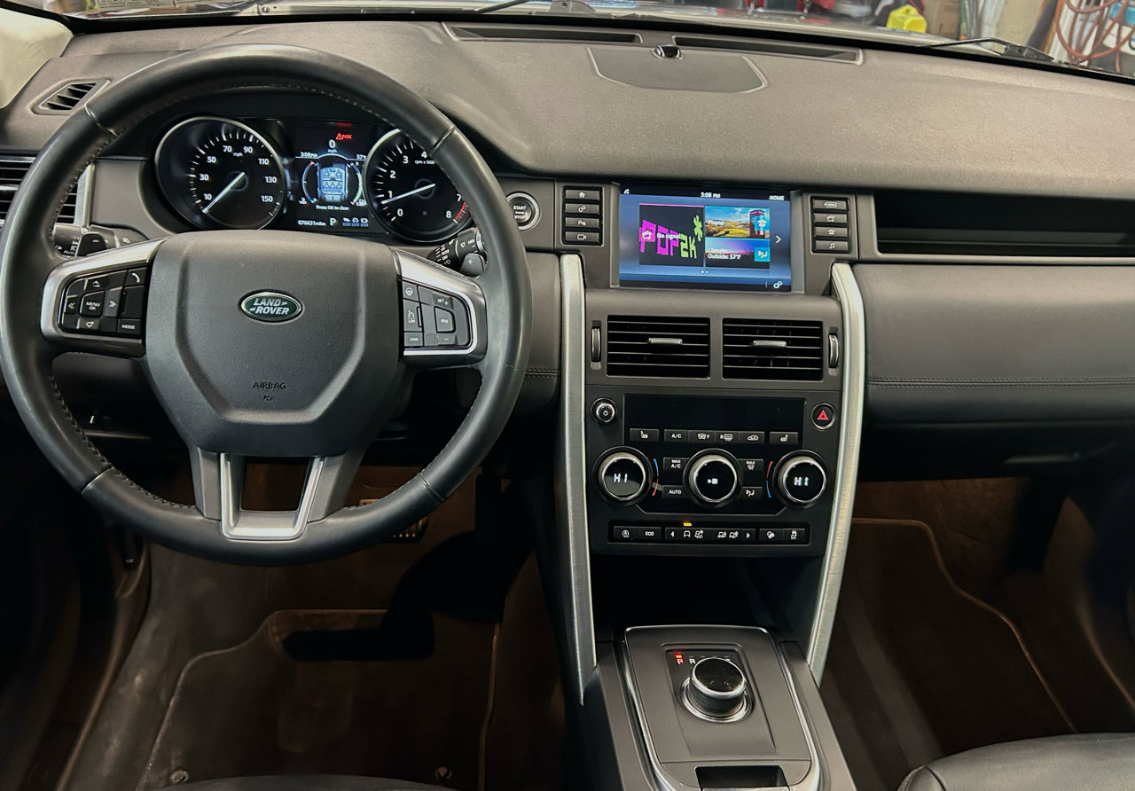 Used 2018 Land Rover Discovery Sport SE image 11