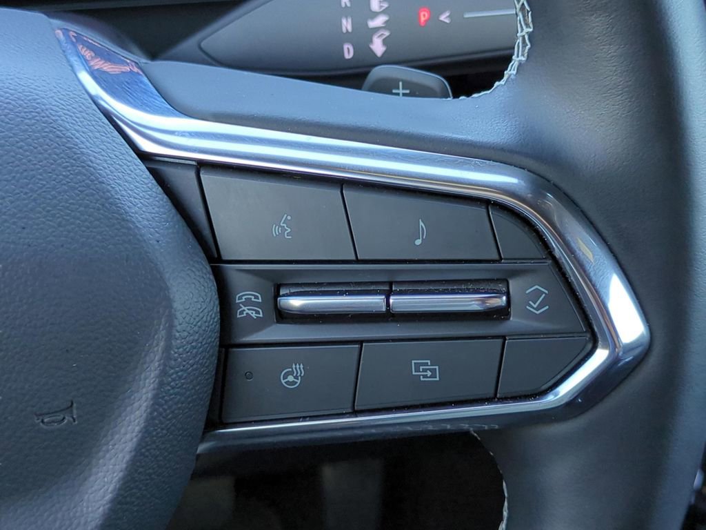 Used 2025 Chevrolet Traverse LT image 16