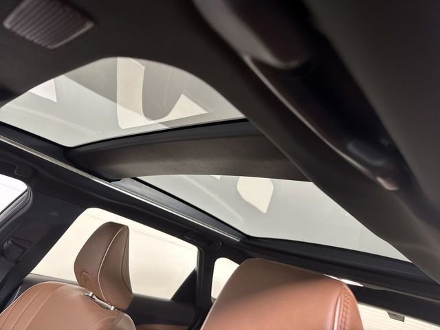 Used 2025 Toyota Crown Signia w/ Advanced Technology Package image 18