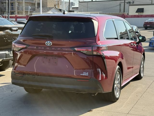 Used 2022 Toyota Sienna XLE FWD image 4