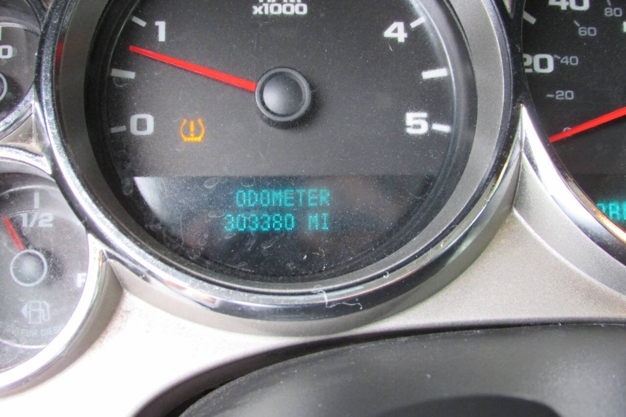 Used 2007 Chevrolet Silverado 2500 LT w/ 2LT Convenience Package AWD/4WD image 38