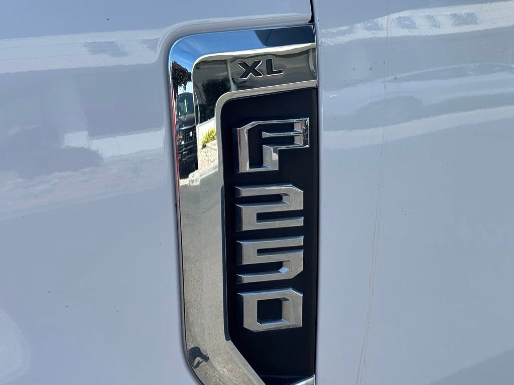 Used 2018 Ford F250 XL w/ Power Equipment Group AWD/4WD image 9