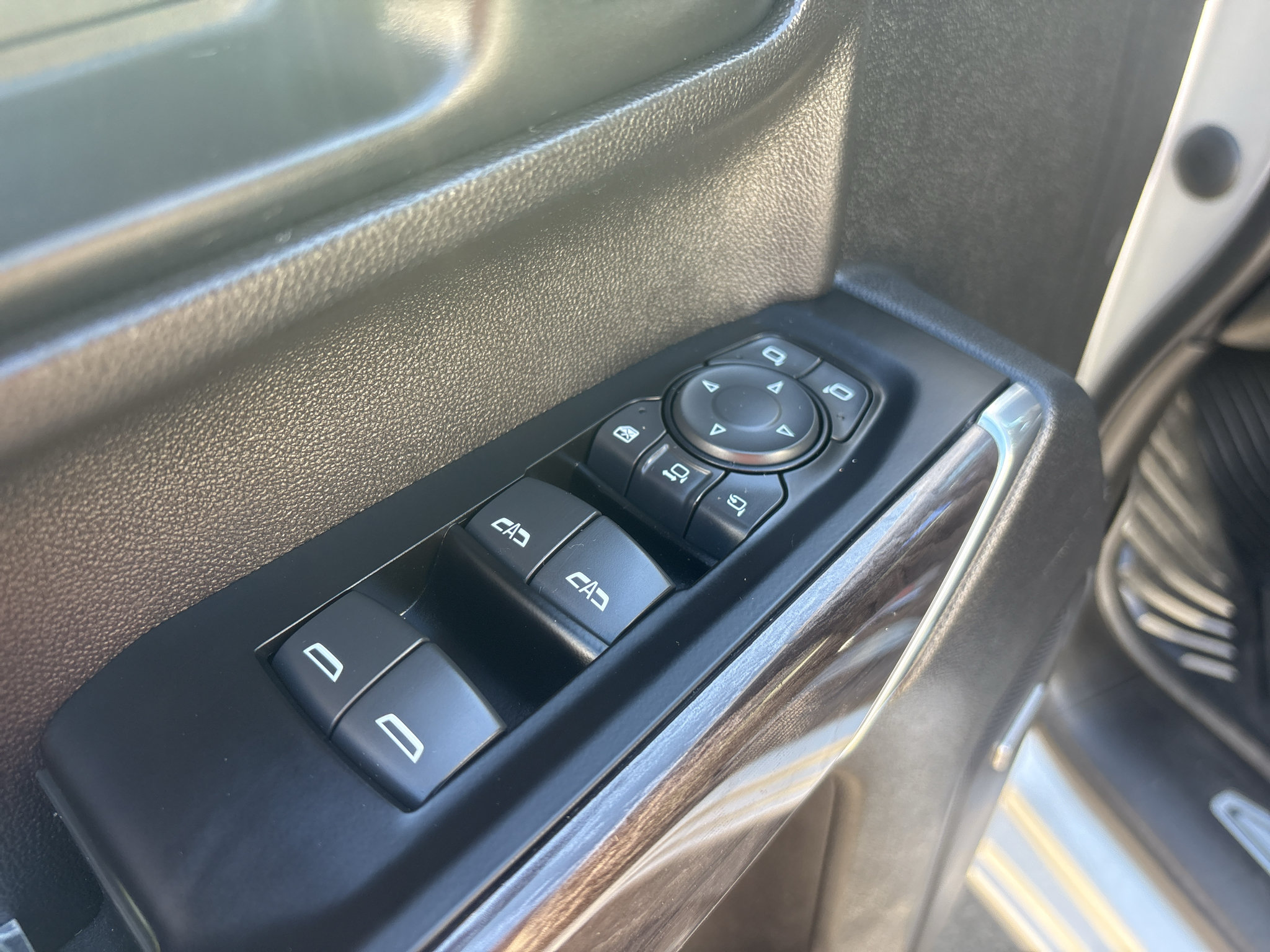 Used 2020 Chevrolet Silverado 2500 LTZ w/ LTZ Plus Package AWD/4WD image 15