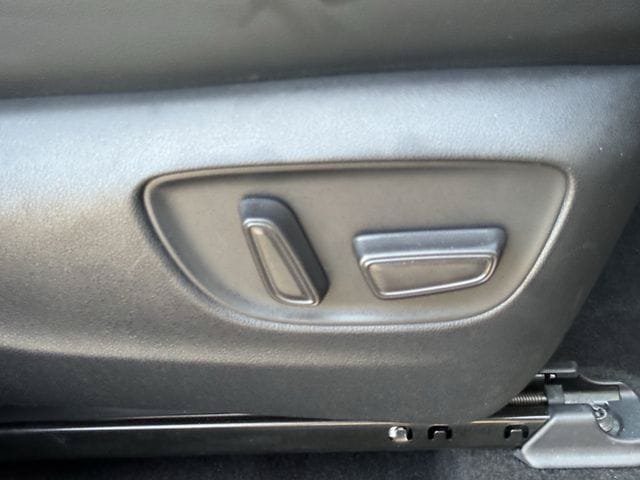 Used 2023 Toyota Highlander XLE FWD image 34