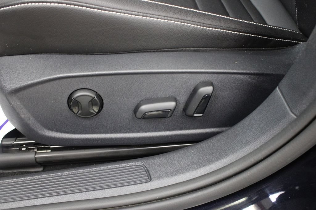 Certified 2023 Volkswagen Jetta SE FWD image 18
