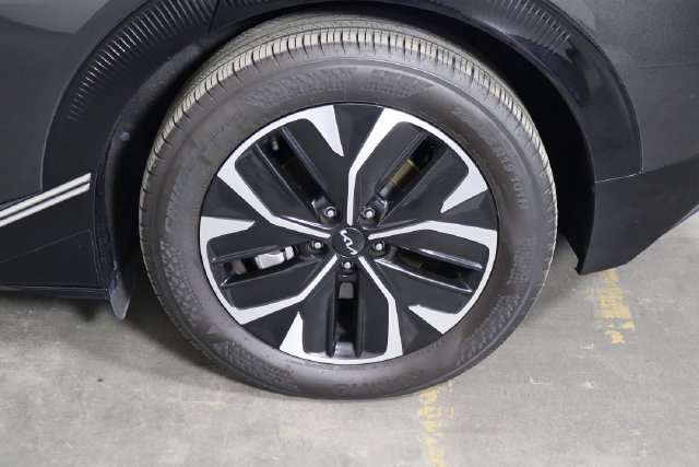 Used 2023 Kia EV6 Wind RWD image 44