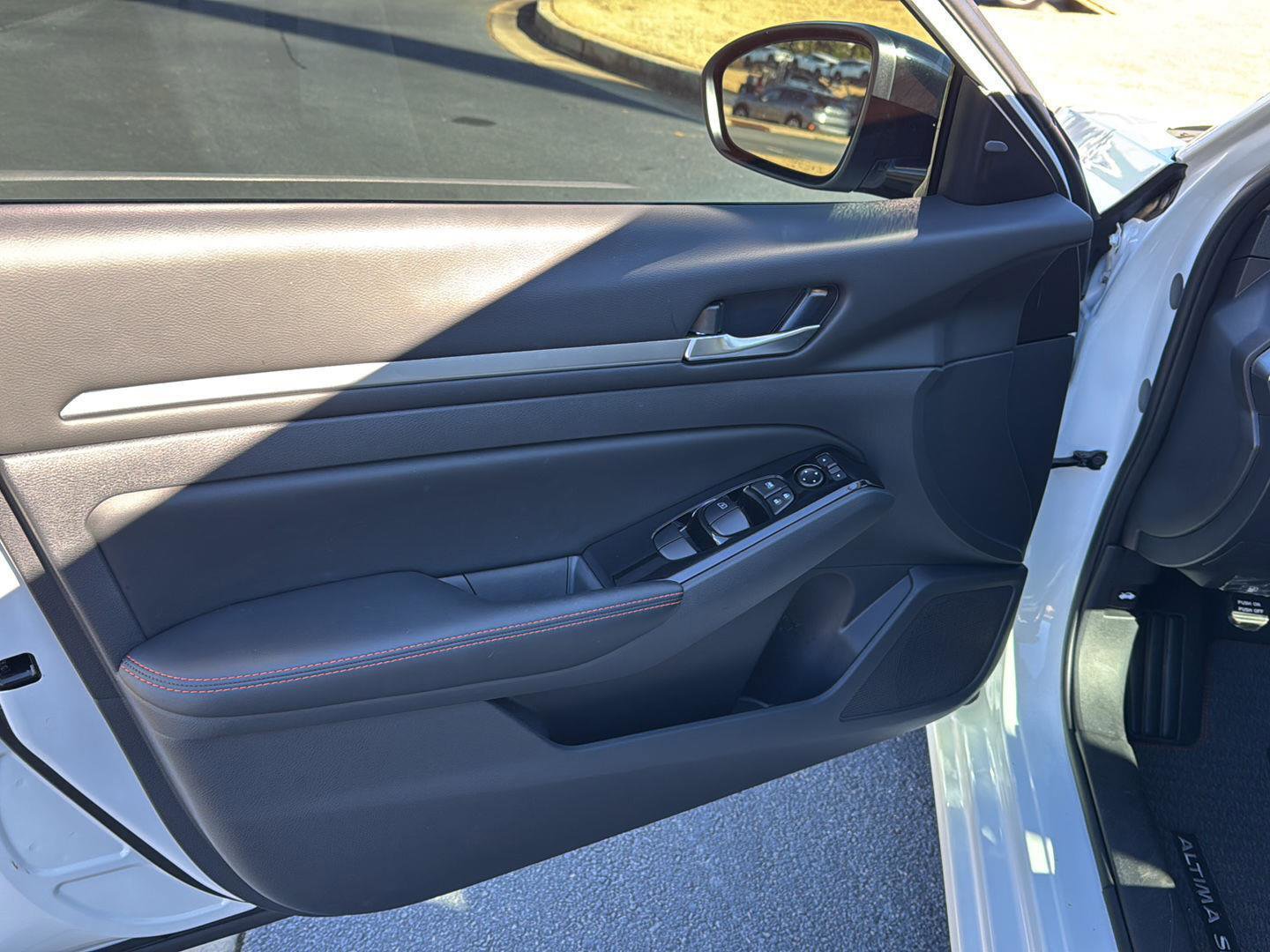 Used 2025 Nissan Altima 2.5 SR image 14