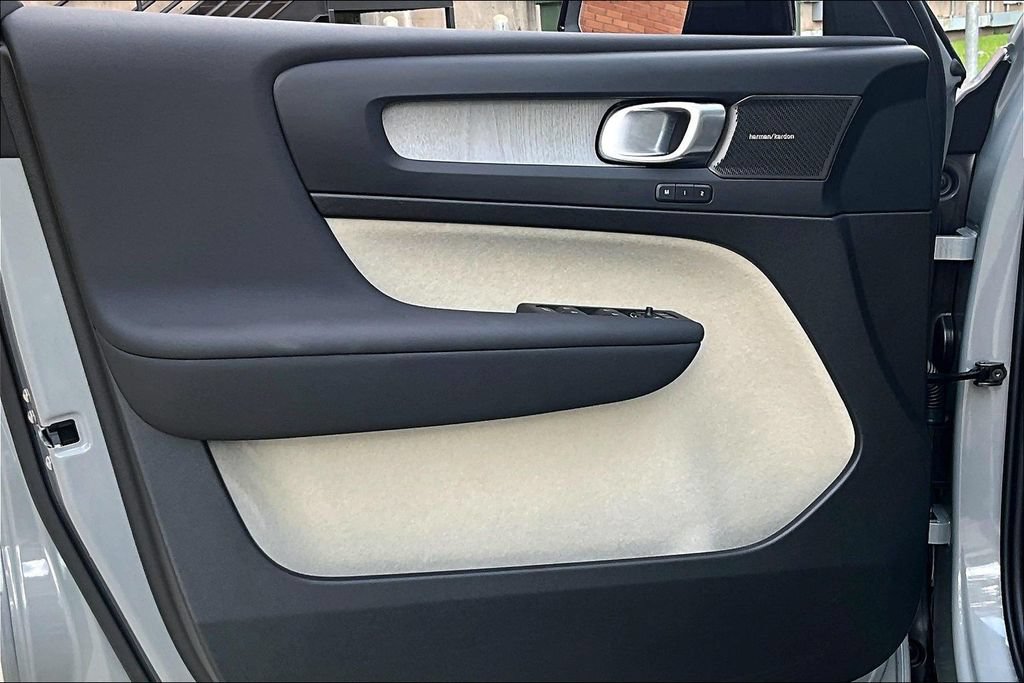 Certified 2026 Volvo XC40 B5 Ultra AWD/4WD image 24