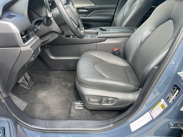 Used 2025 Toyota Grand Highlander AWD image 9