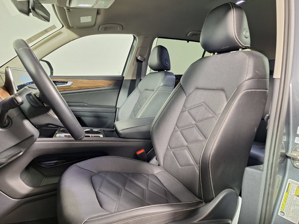 Used 2025 Volkswagen Atlas SE FWD image 23