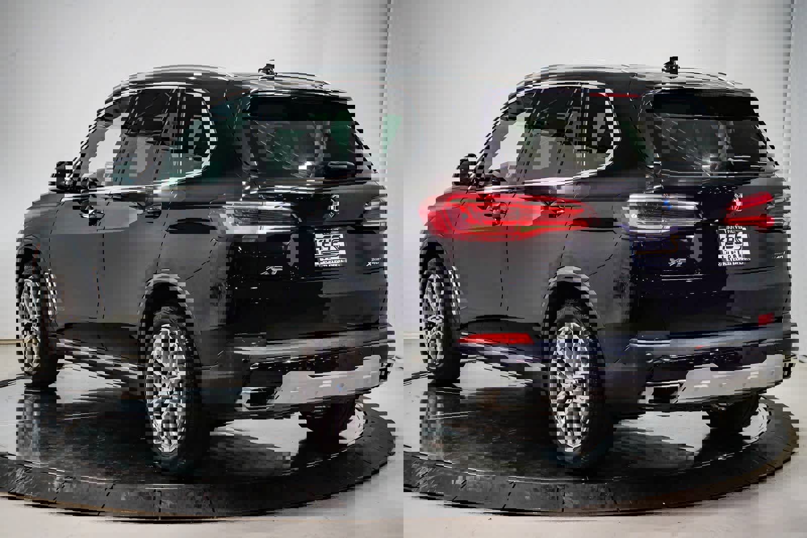 Used 2022 BMW X5 xDrive40i w/ Parking Assistance Package image 2