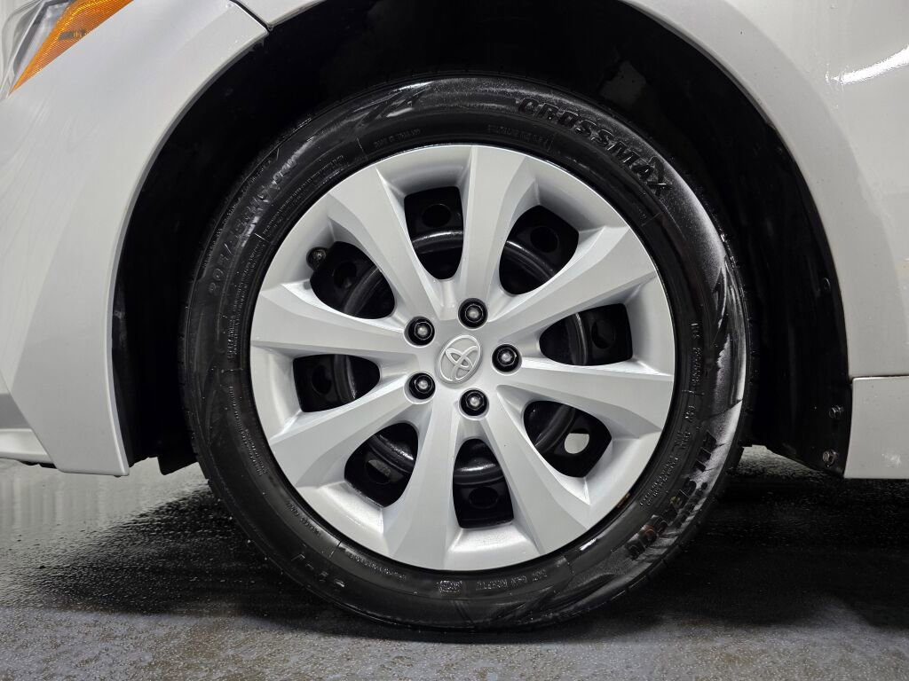 Used 2021 Toyota Corolla LE FWD image 5