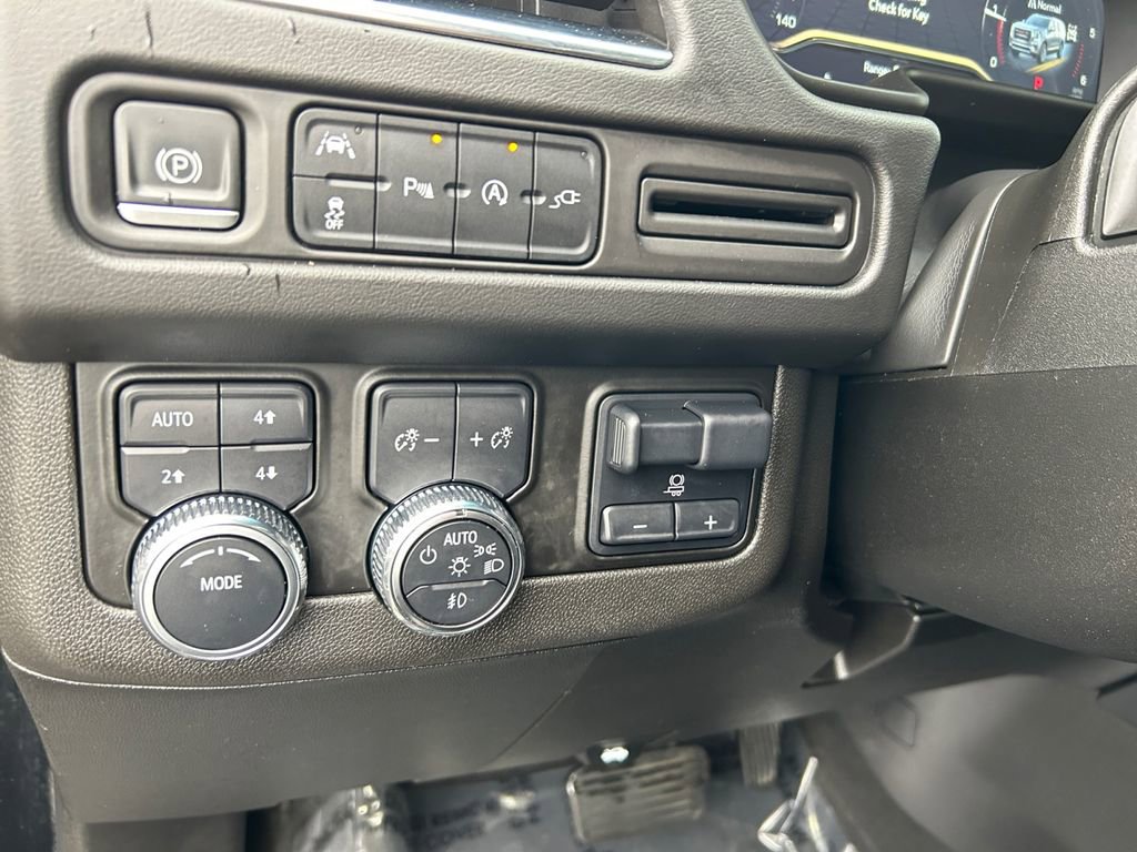 Used 2022 GMC Yukon XL SLE image 21