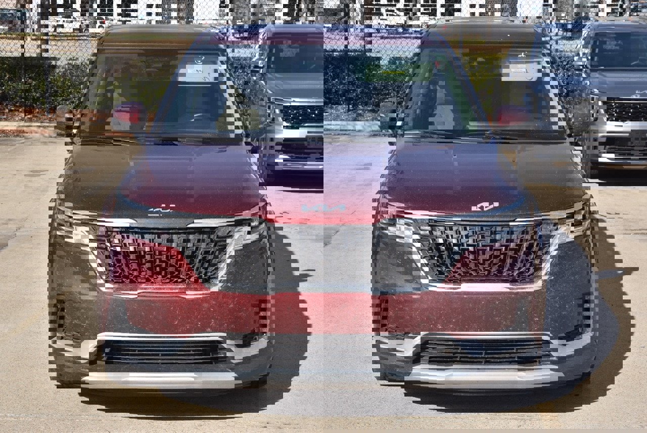 Used 2022 Kia Carnival LX image 3