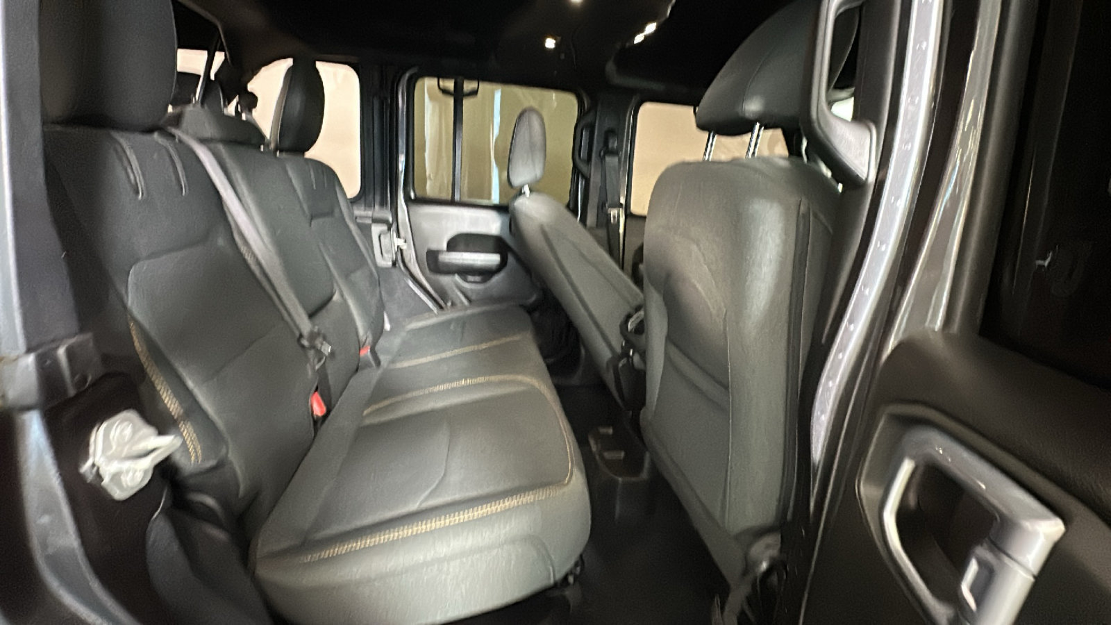 Used 2024 Jeep Wrangler Unlimited w/ Convenience Group AWD/4WD image 33
