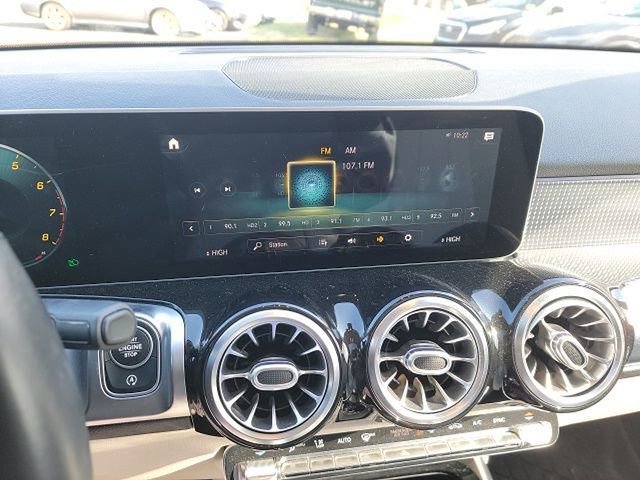 Used 2021 Mercedes-Benz GLB 250 4MATIC image 11