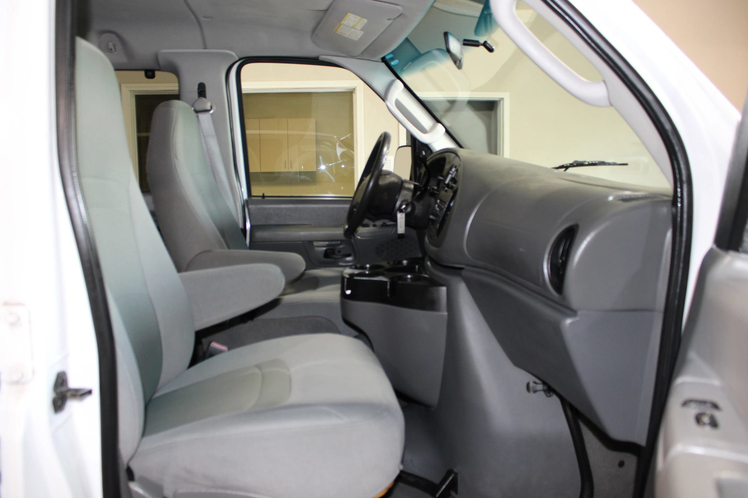 Used 2008 Ford E-350 and Econoline 350 XL RWD image 18