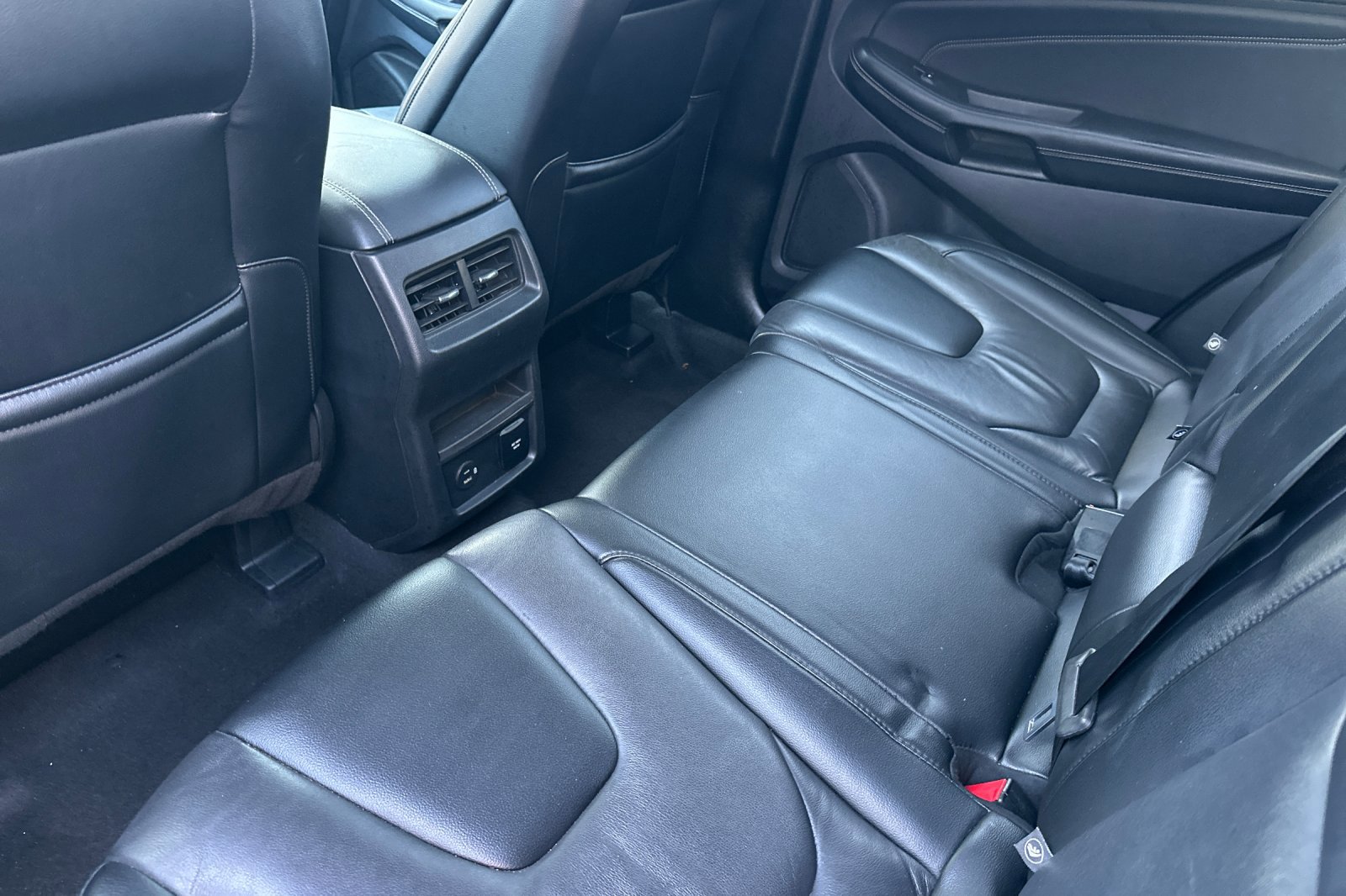 Used 2022 Ford Edge Titanium image 12