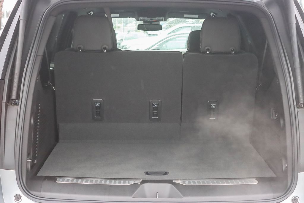 Used 2025 Chevrolet Suburban Premier image 25