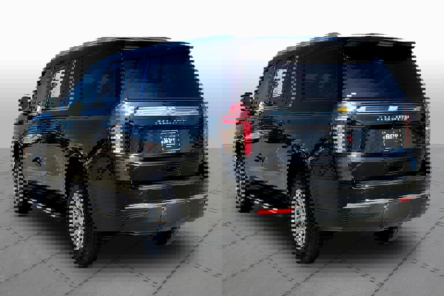 Used 2023 Chevrolet Suburban LS image 11