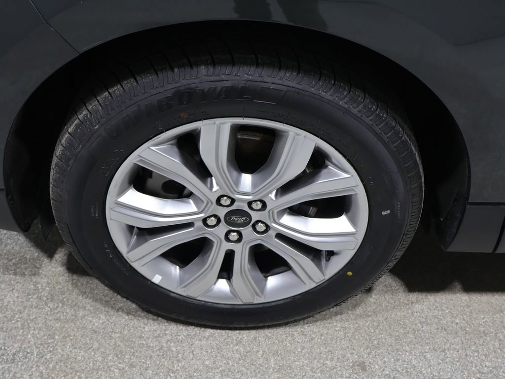 Used 2024 Ford Edge Titanium w/ Equipment Group 301A image 9