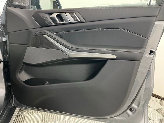 Used 2025 BMW X7 xDrive40i w/ Premium Package image 25