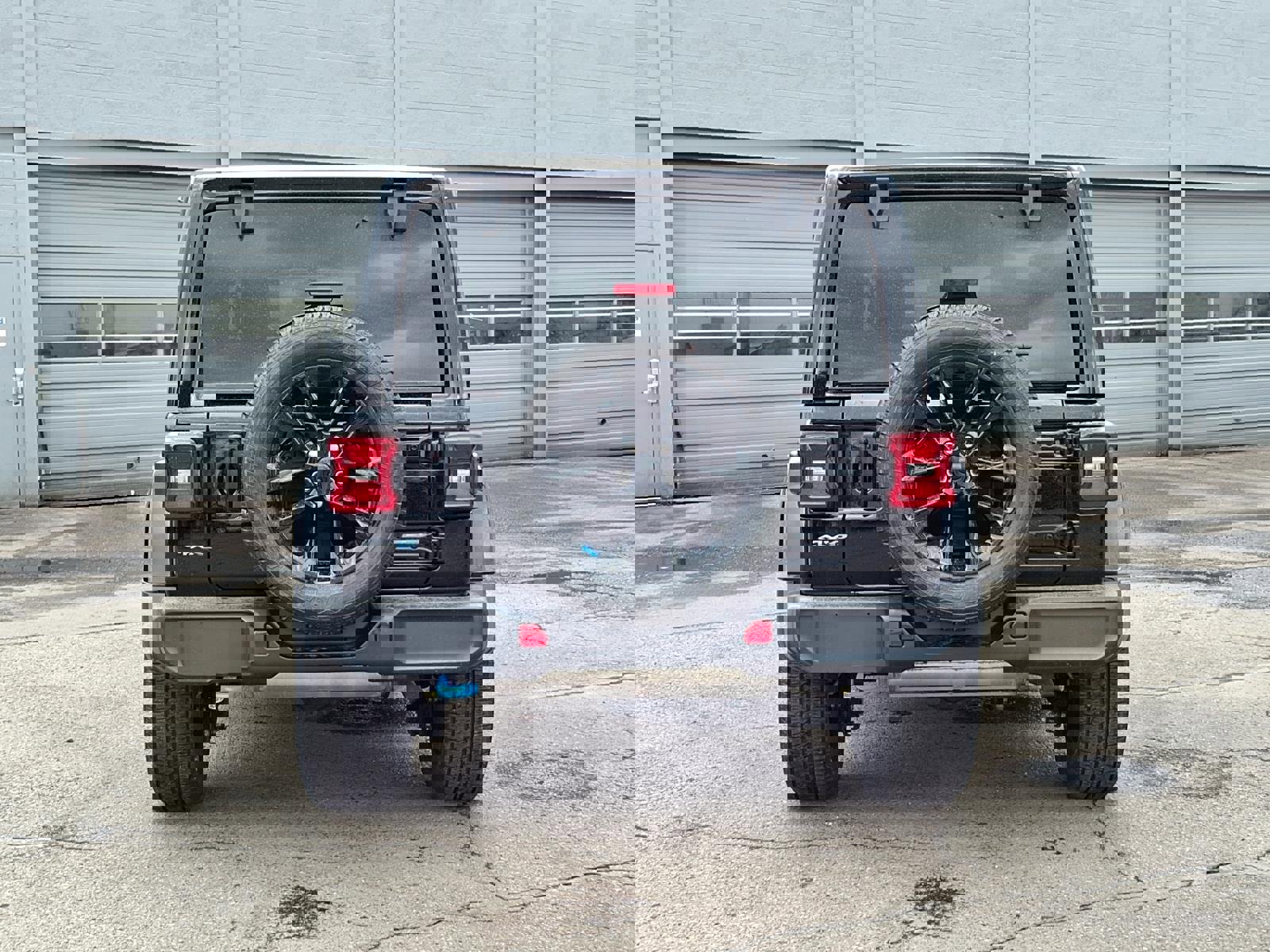 Used 2022 Jeep Wrangler Unlimited Sahara w/ Cold Weather Group image 21