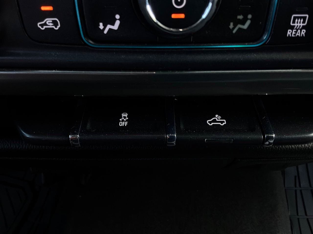 Used 2018 Chevrolet Silverado 1500 LT w/ All Star Edition AWD/4WD image 27