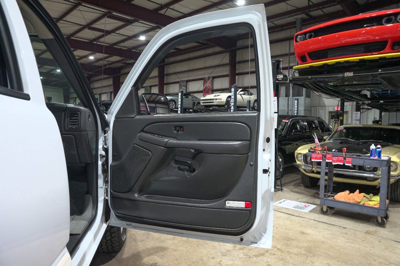 Used 2006 Chevrolet Silverado 1500 LT w/ Light Duty Power Package AWD/4WD image 40