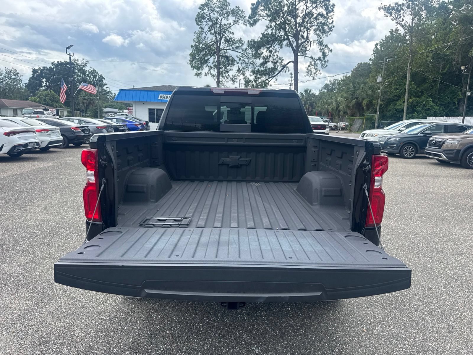 Used 2025 Chevrolet Silverado 1500 LT Trail Boss w/ LT Trail Boss Premium Package AWD/4WD image 9