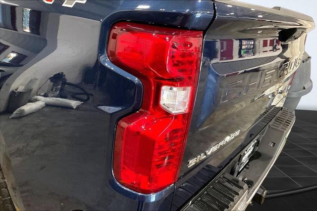 Used 2023 Chevrolet Silverado 1500 LT AWD/4WD image 31