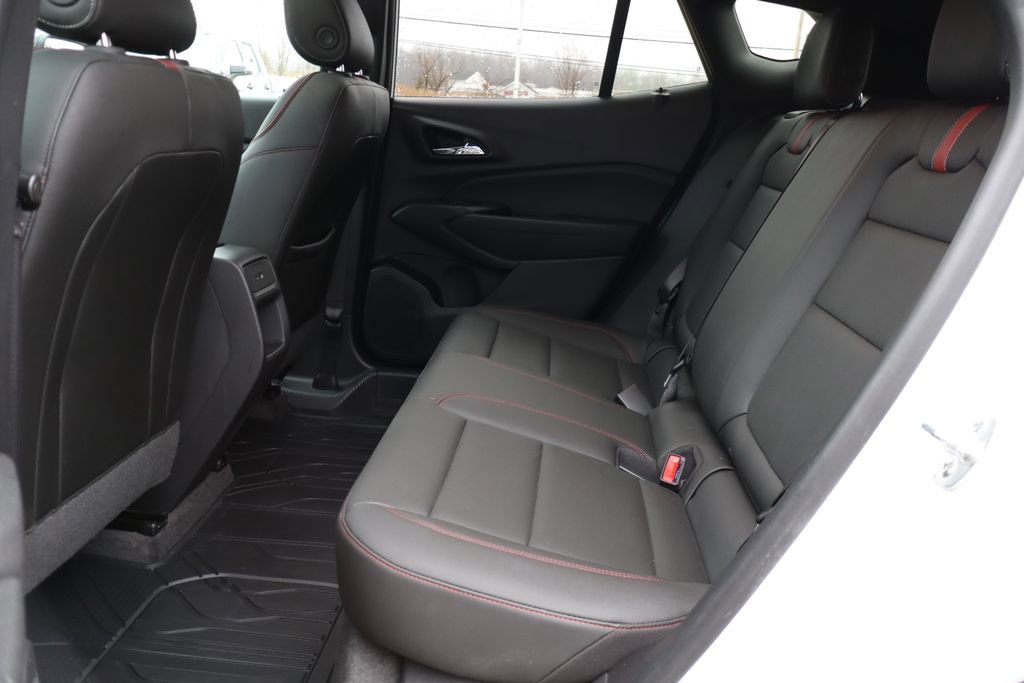 Used 2025 Chevrolet Trax RS w/ Sunroof Package image 38