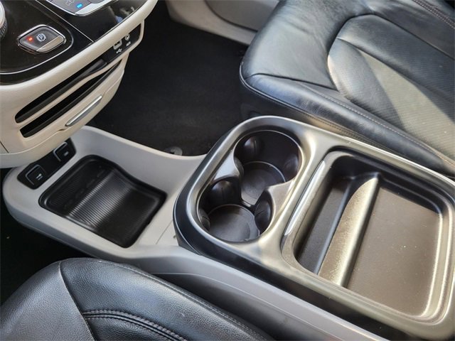 Used 2020 Chrysler Pacifica Touring-L w/ Advanced Safetytec Group image 30