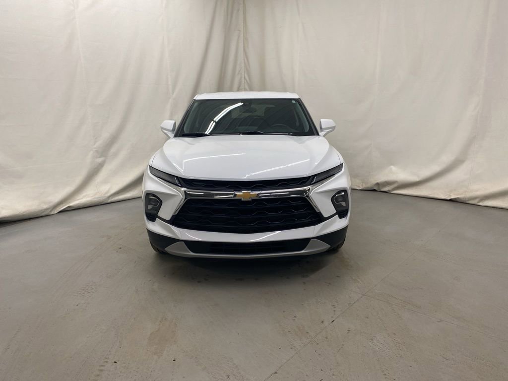 Used 2025 Chevrolet Blazer LT image 3