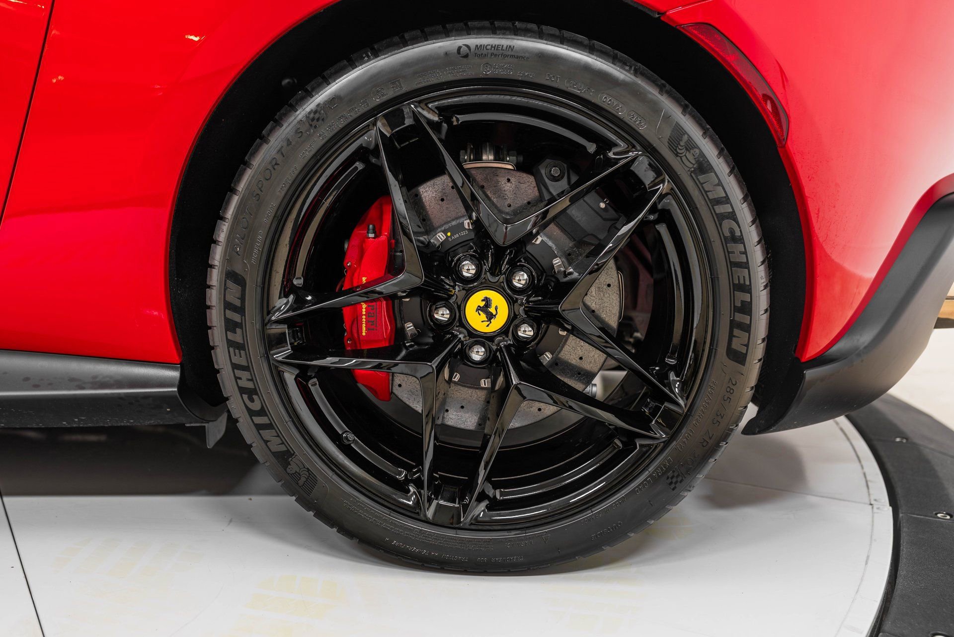 Certified 2025 Ferrari Roma Spider RWD image 13