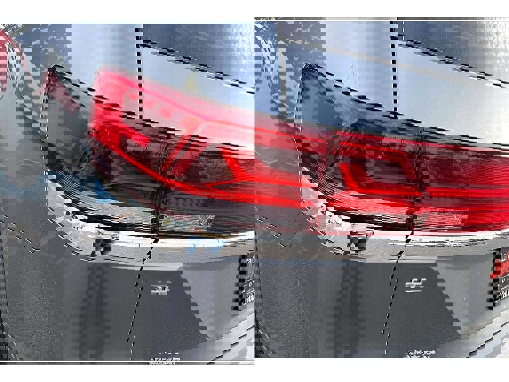 Used 2025 Volkswagen Atlas SE image 34