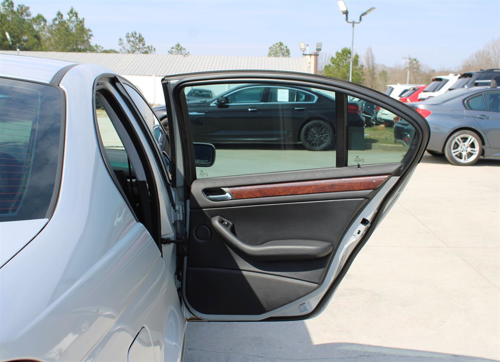 Used 2005 BMW 325i Sedan image 29