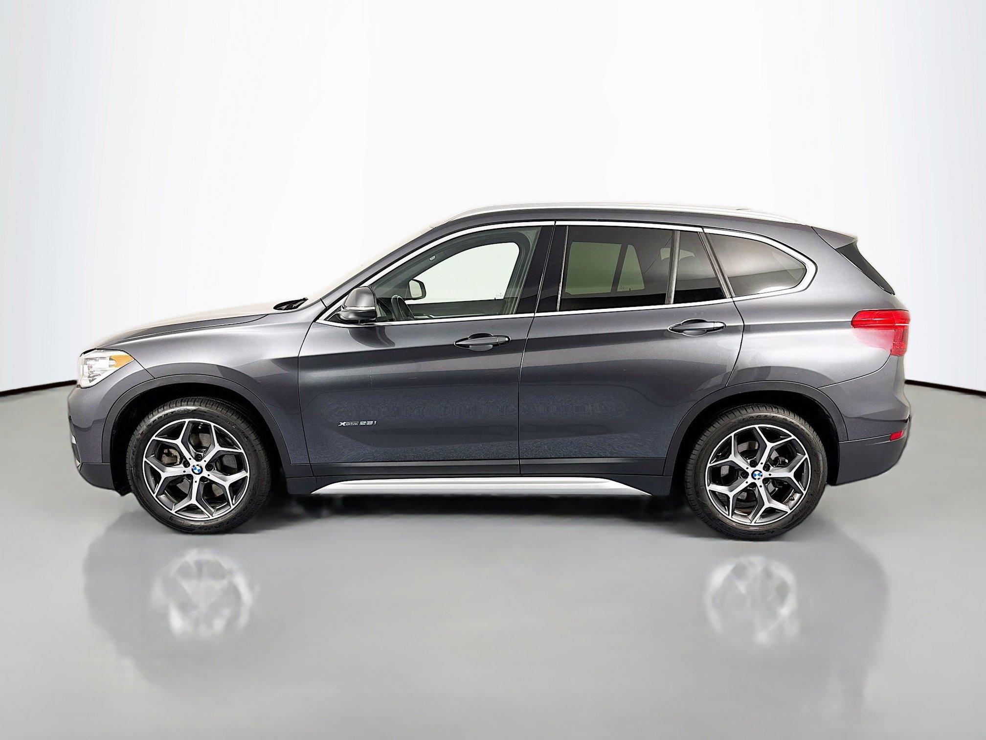 Used 2017 BMW X1 xDrive28i AWD/4WD image 8