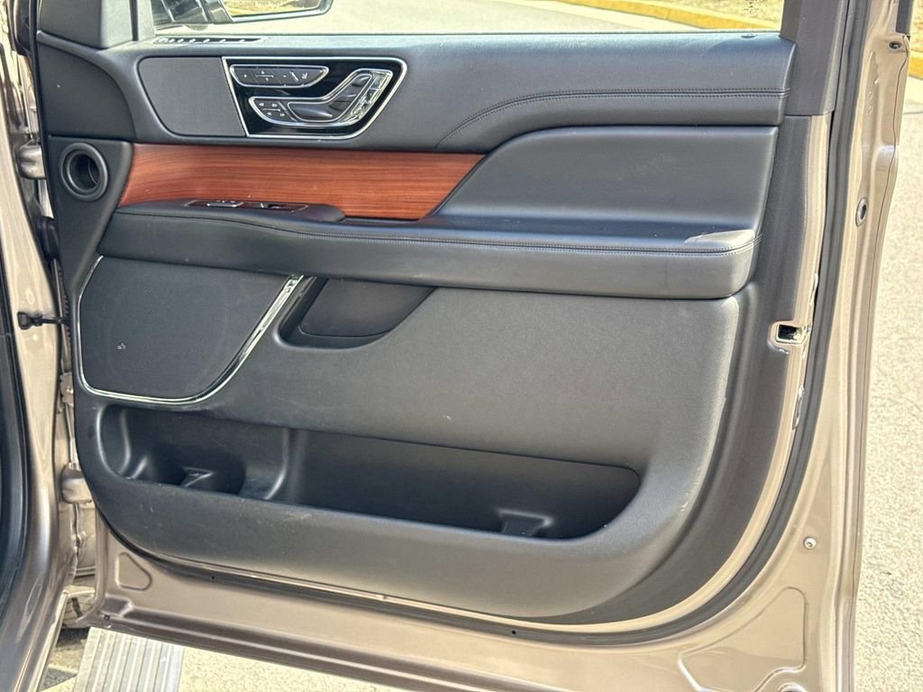 Used 2018 Lincoln Navigator L Reserve w/ Technology Package image 8