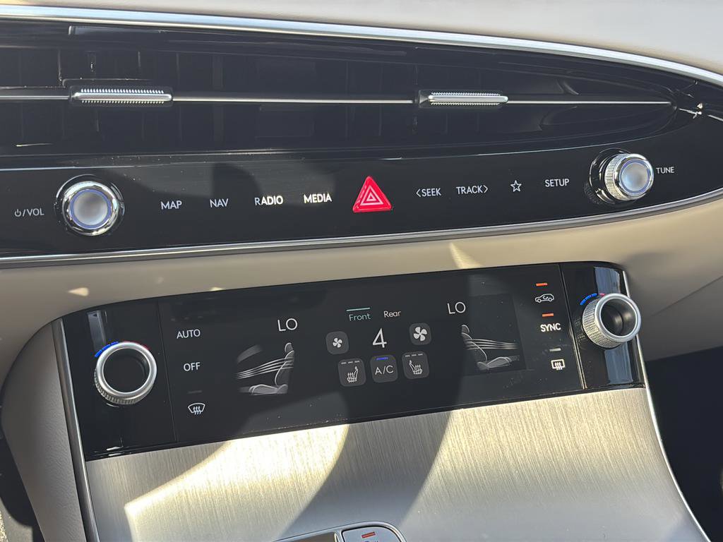 Used 2026 Genesis GV70 2.5T Select image 33